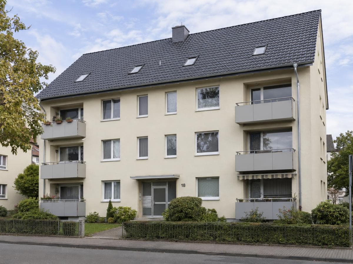 Mehrfamilienhaus mit energetisch saniertem Dach
