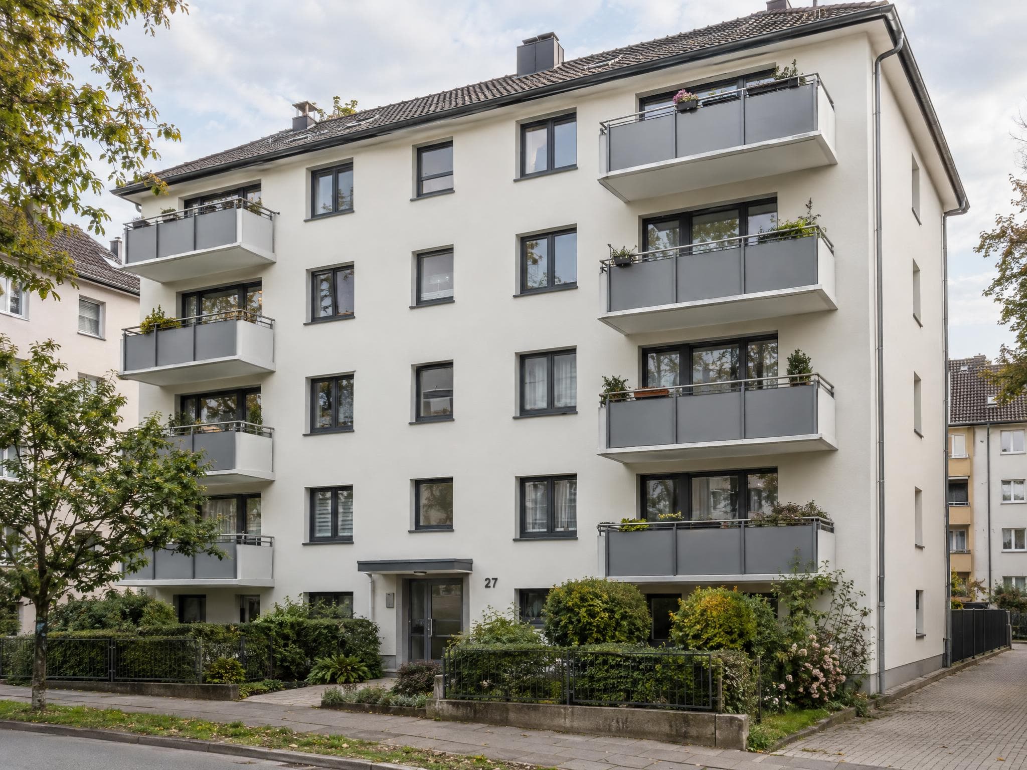 Mehrfamilienhaus mit energetisch sanierter Fassade